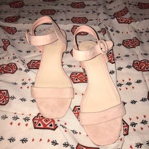 Millennial pink wedges 💕